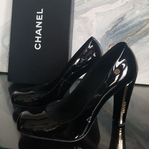 Chanel NEW Black Patent Leather Pumps 38.5